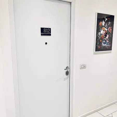 812 ميلان